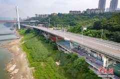 重庆：桥下闲置空间变身运动场